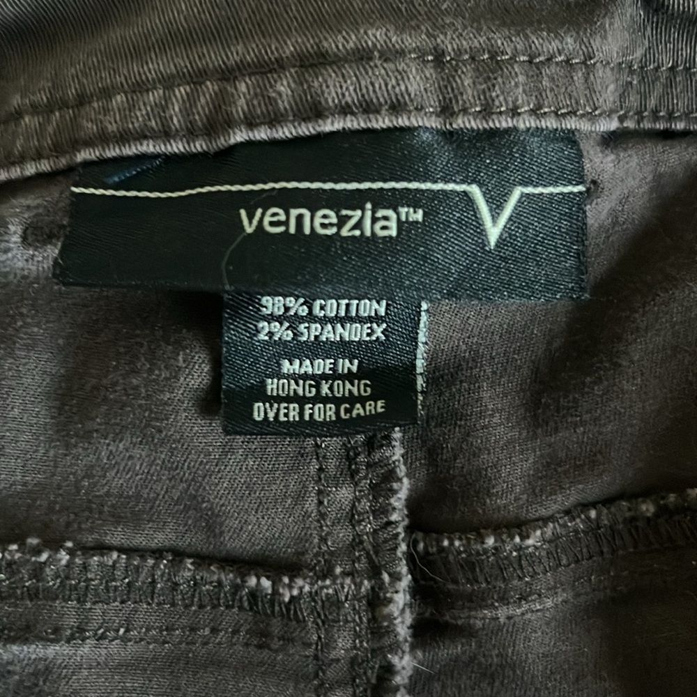 Plus Size 22 Brown Capris - Picture 4 of 6